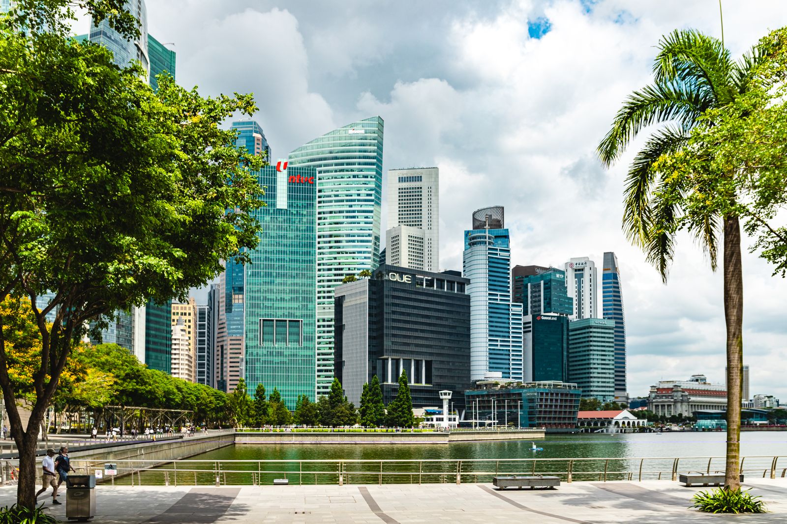 Singapore Marina Bay skyline, compared with the UAE as a top business hub