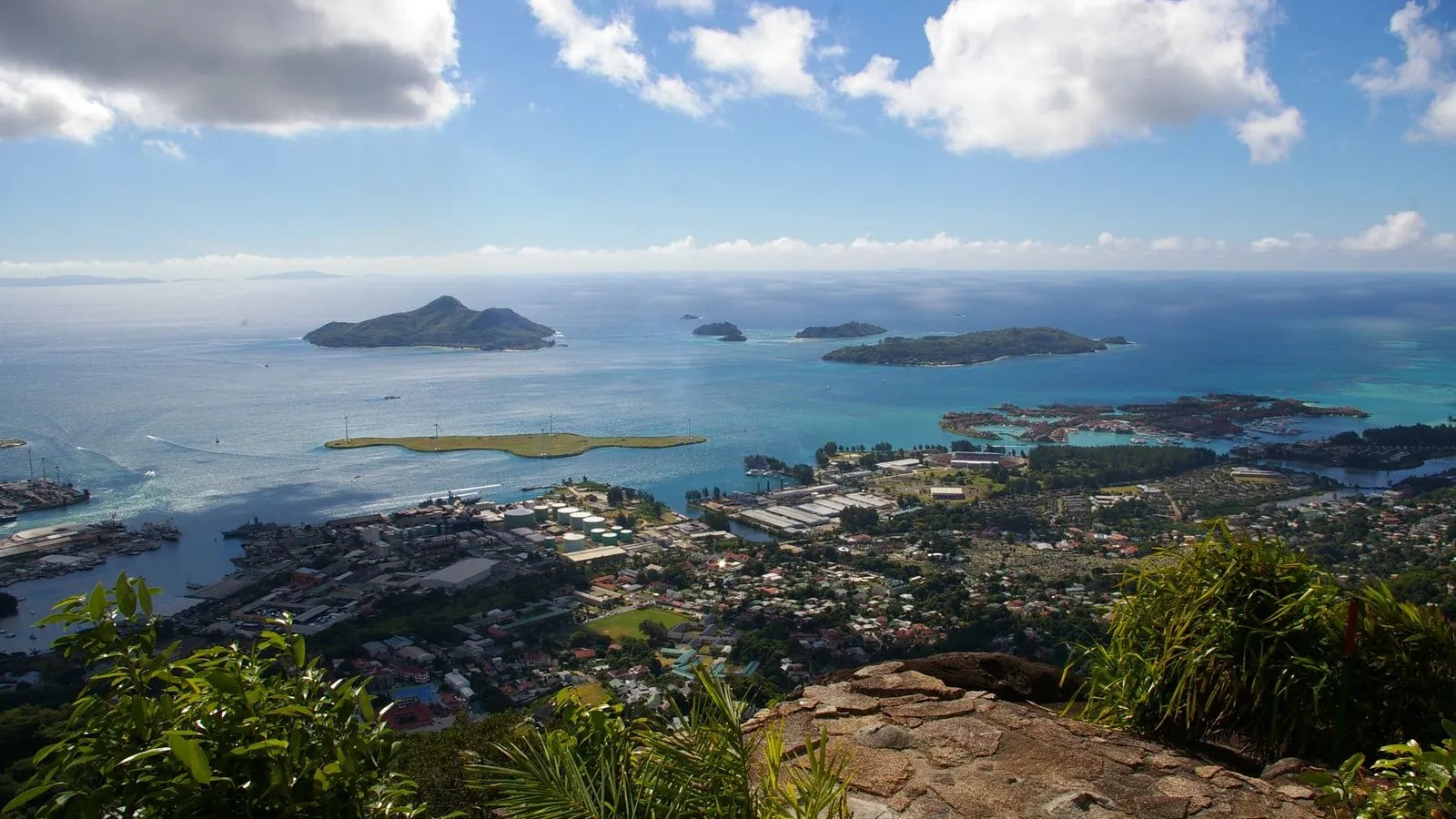 Aerial view of the Seychelles islands, where every IBC must keep its accounting records at the registered office